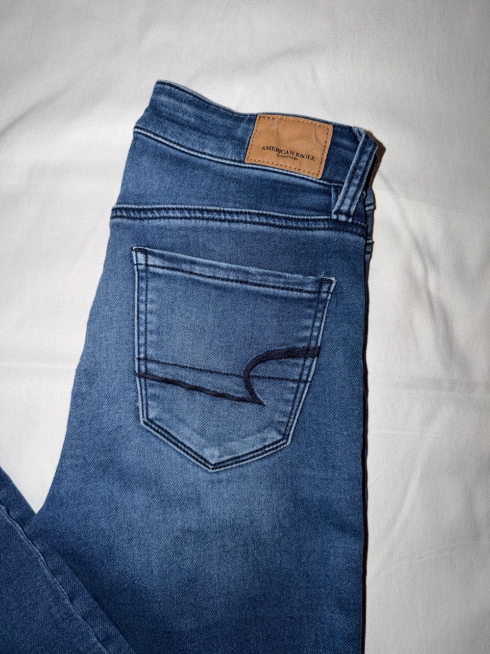 American Eagle Outfitters Blue Skinny Jeans with Back Pocket Wave Stitch - Picture 2 of 11